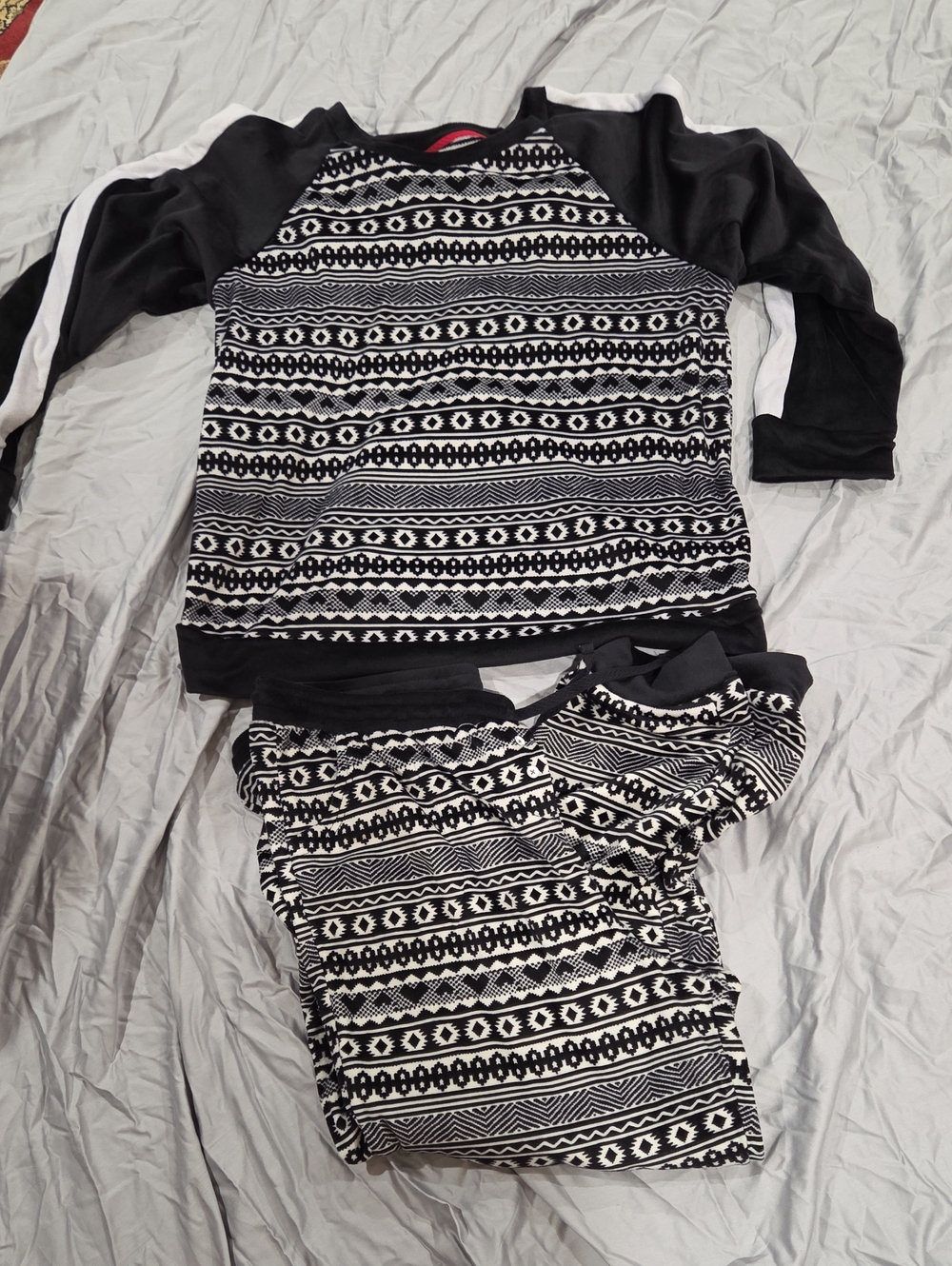 Cuddl Duds Black & White Patterned Pajama Set